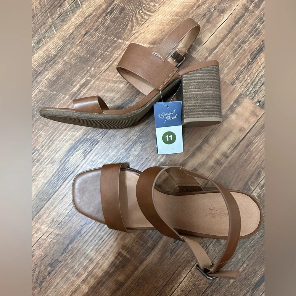 Universal Thread Brown Block Heel Sandals - Picture 1 of 5
